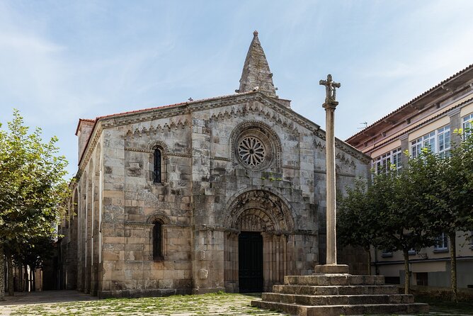 A Coruña Scavenger Hunt and Sights Self-Guided Tour - Finding Igrexa de Santiago and other stops