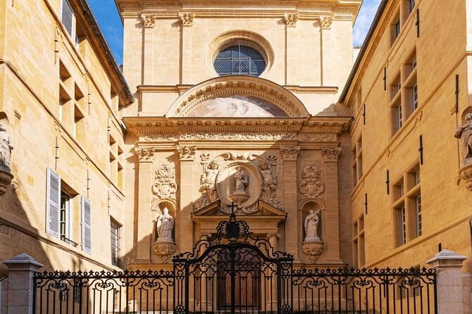 Aix-en-Provence Exploration Game and City Tour on your Phone - City Hall and the working heart of Aix