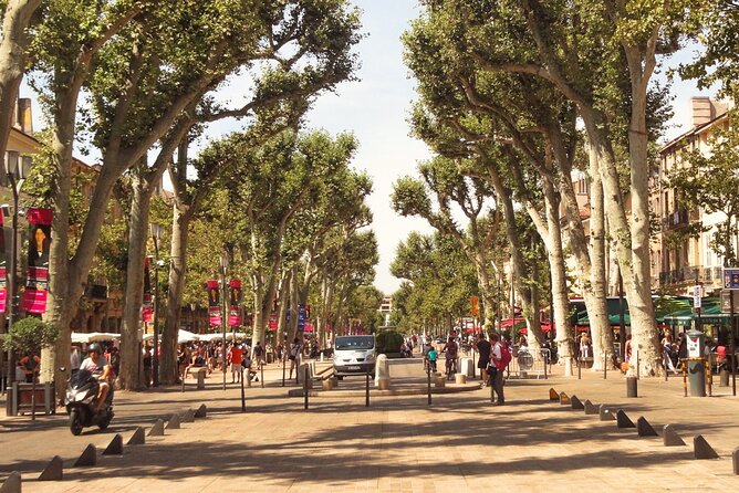 Aix-en-Provence Scavenger Hunt and Sights Self-Guided Tour - The app, scoring, and pace