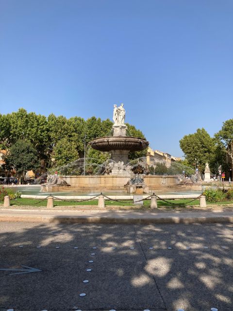 Aix Treasure Hunt - Following clues through fountains and old streets