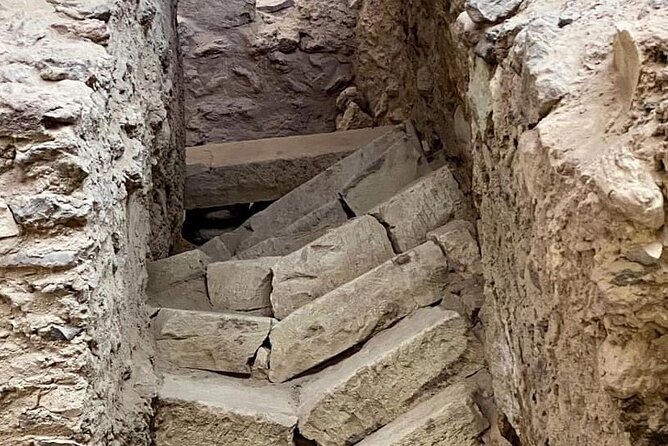 Akrotiri Family Treasure Hunt ,kid friendly Archeology Adventure - Pickup saves effort, but confirm the meeting place