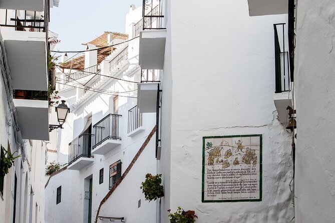 Alicante Secret Society Exploration Game and Tour - How the app and chapter system work