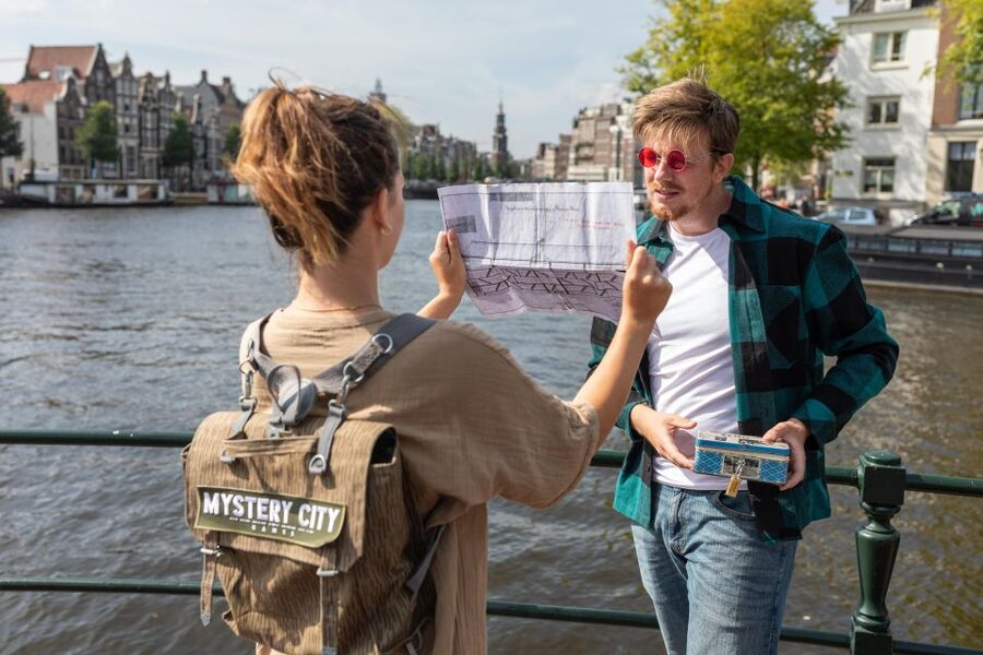 Amsterdam: "Operation 45 " Treasure Hunt Walking Tour - Five stops, with the city as your clue sheet