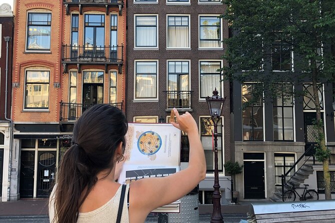 Amsterdam Treasure Hunt: The Mystery of a Secret Sender - Torensluis: an architectural clue stop