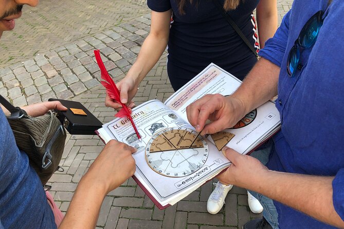 Amsterdam Treasure Hunt: The Mystery of a Secret Sender - Amsterdam Museum: bringing the mystery together