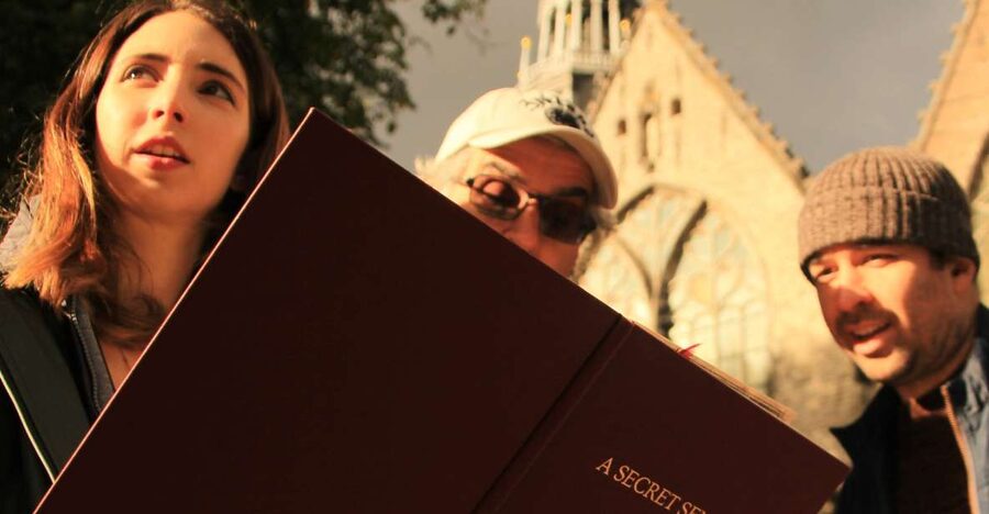 Amsterdam: Treasure Hunt Walking Tour "A Secret Sender" - Nieuwmarkt: a lively first test