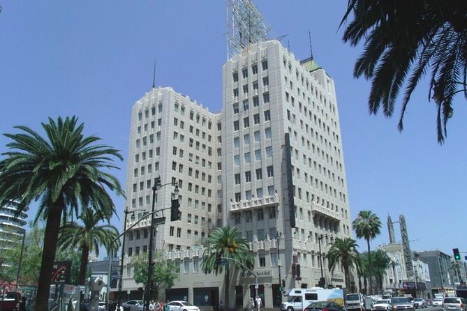 An Epic Scavenger Hunt: Tinseltown's Biggest Stars - Egyptian Theatre and old Hollywood atmosphere