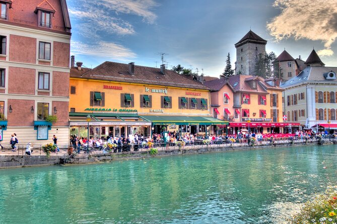 Annecy Scavenger Hunt and Highlights Self Guided Audio Tour - Pont des Amours begins the lakefront walk