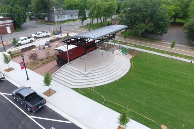 Astonishing Scavenger Hunt: Happy Huntersville - Discovery Place Kids and family play