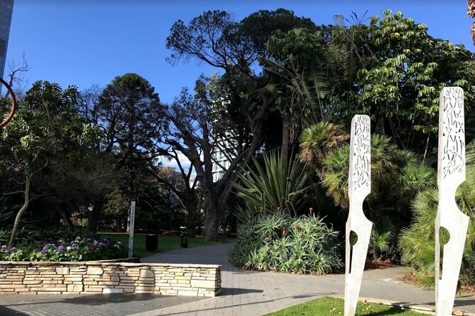 Astonishing Scavenger Hunt: Perched On A Swan - A playful way to get your Perth bearings