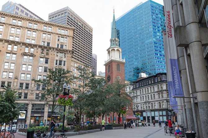 Astounding Scavenger Hunt: Boston The Story of America - Park Street Church and Granary Burying Ground
