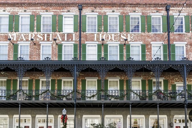 Astounding Scavenger Hunt: Historic Savannah Adventure - Ellis Square and Savannah’s open spaces