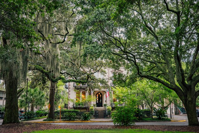 Astounding Scavenger Hunt: Historic Savannah Adventure - The Olde Pink House and the appeal of visual clues