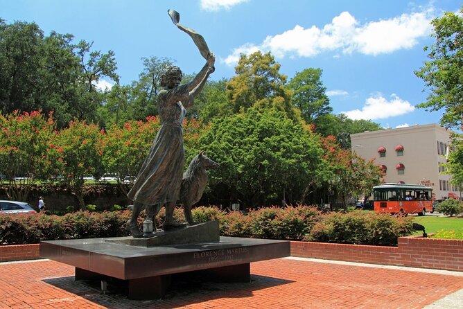 Astounding Scavenger Hunt: Historic Savannah Adventure - Colonial Park Cemetery and the city’s harder stories