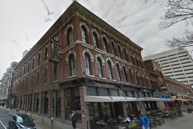 Astounding Scavenger Hunt: Knoxville's Perfect Blend - Market Square: begin with Knoxville’s public heart