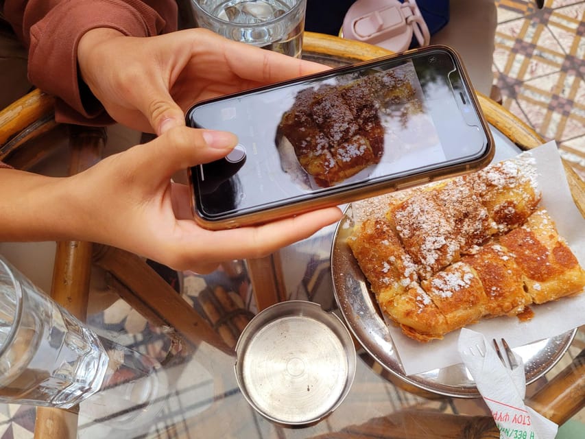 Athens: Street Art Treasure Hunt with Food Stop - Who should book this experience