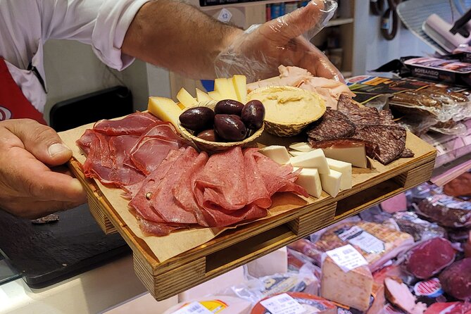 Athens Urban Treasure Hunt w Food Stop - Starting at Omonia Square with a mission