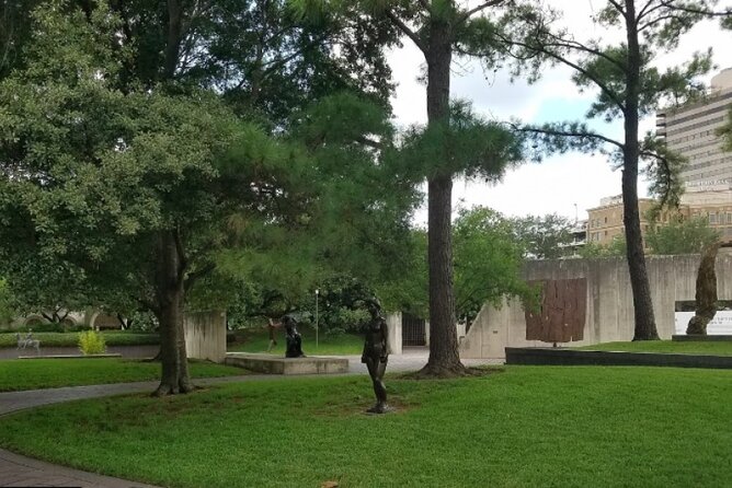 Awesome Scavenger Hunt: Houston's Museum District - Starting among the lawns of Hermann Park