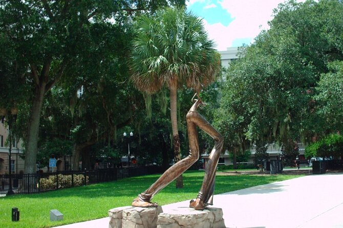 Awesome Scavenger Hunt: Lake Eola's Art Scene & Scenery - Lake Eola Park is the main visual payoff