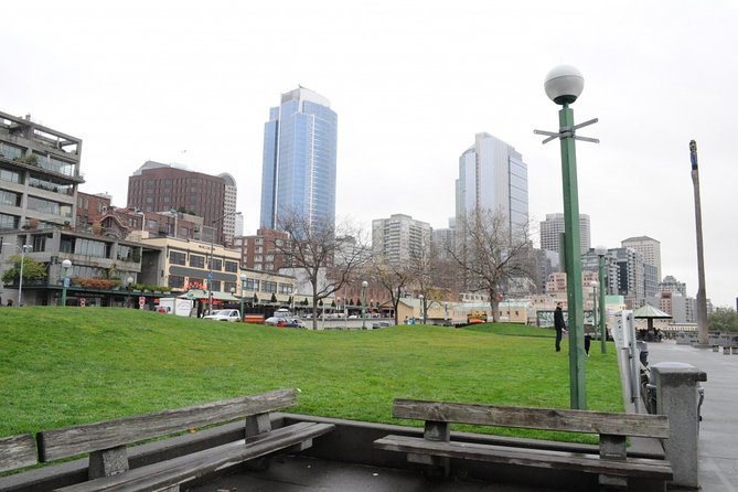 Awesome Scavenger Hunt: Seattle By The Sound - Pike Place Market and Pike Place Fish Market