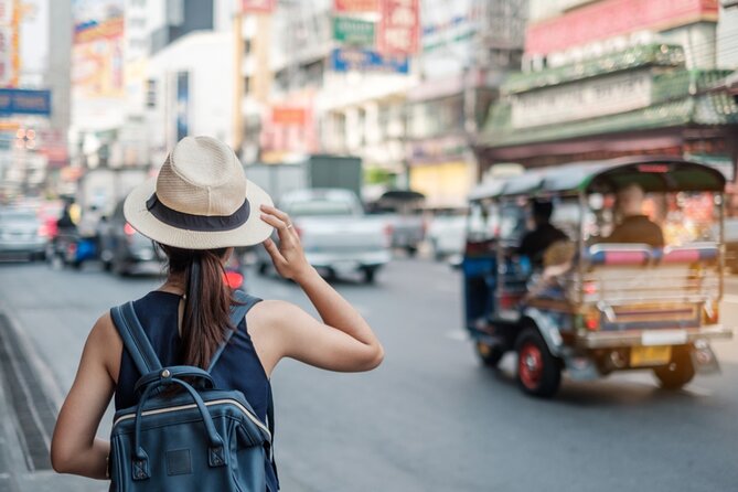 Bangkok Chinatown: Self-Guided Mystery Puzzle Quest - Leng Buai Ia Shrine and Chinese business traditions
