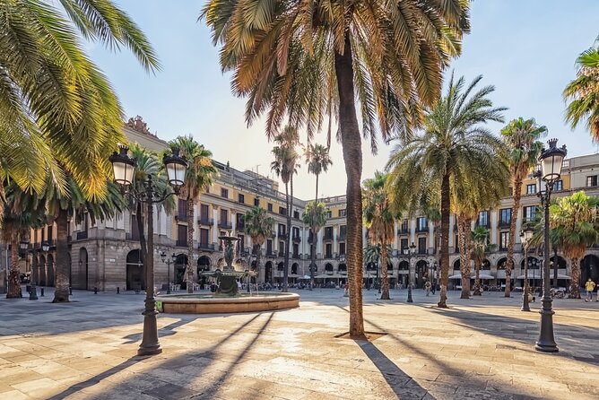 Barcelona Gothic Quarter Scavenger Hunt and City Highlights Walking Tour - Plaça del Pi and Carrer Petritxol