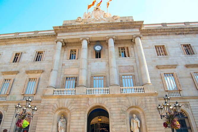 Barcelona Gothic Quarter Scavenger Hunt and City Highlights Walking Tour - Plaça Reial and the finish