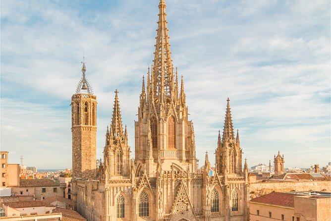 Barcelona Gothic Quarter Scavenger Hunt and City Highlights Walking Tour - How the app changes the walking experience