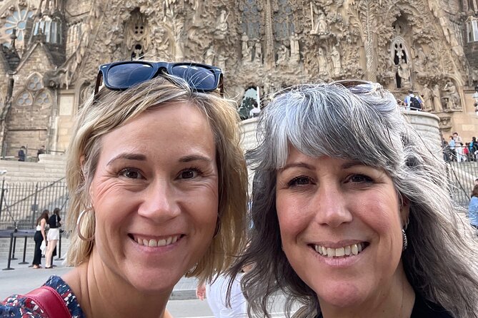 Barcelona Scavenger Hunt and Sights Self-Guided Tour - Casa Milà, La Pedrera: keep looking above street level
