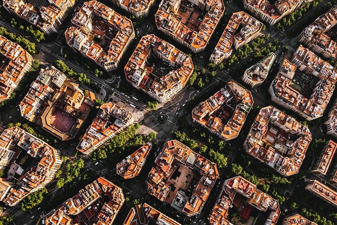 Barcelona Scavenger Hunt and Sights Self-Guided Tour - La Sagrada Família brings the route to its big finish