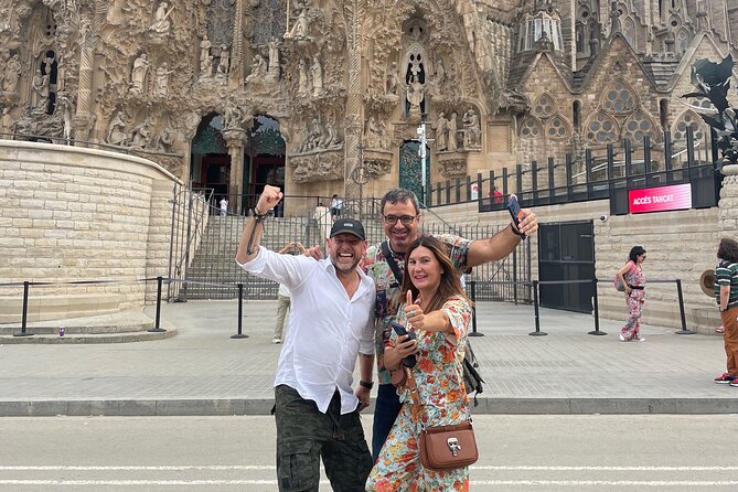 Barcelona Scavenger Hunt and Sights Self-Guided Tour - Why the self-guided format works for families