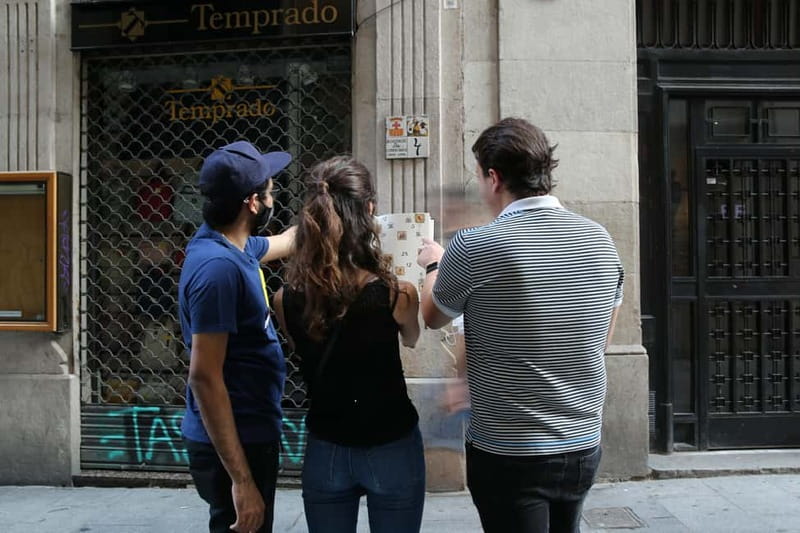 Barcelona: The Search for the Snake Stone City Treasure Hunt - Entering Barcelona’s Gothic District