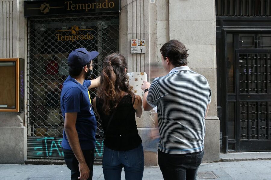Barcelona: The Search for the Snake Stone City Treasure Hunt - Plaça Reial: a lively change of scene