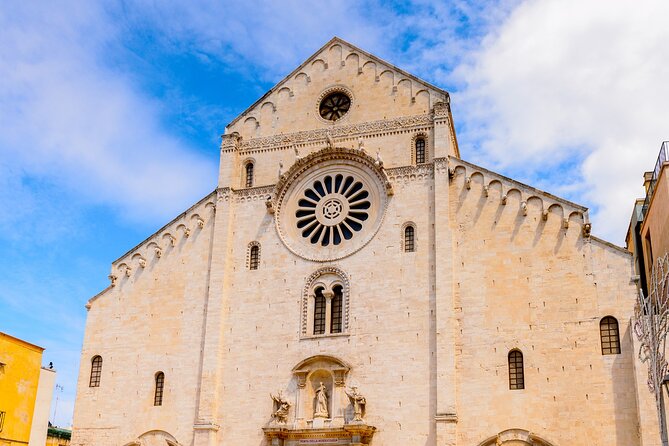 Bari Scavenger Hunt and Highlights Self Guided Audio Tour - Starting at Giardini di Piazza Umberto I