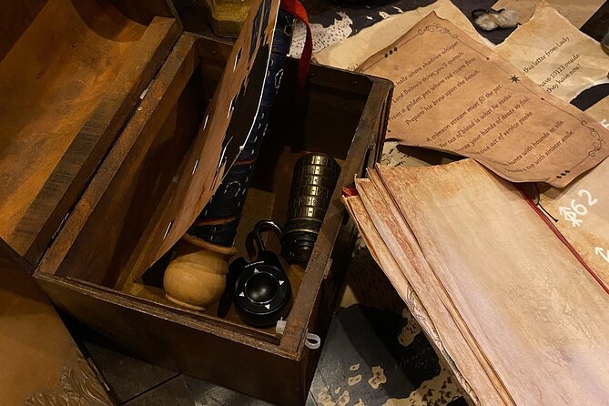 Bastards Game of Thrones Escape Room Belfast - House Stark meets the Belfast clock