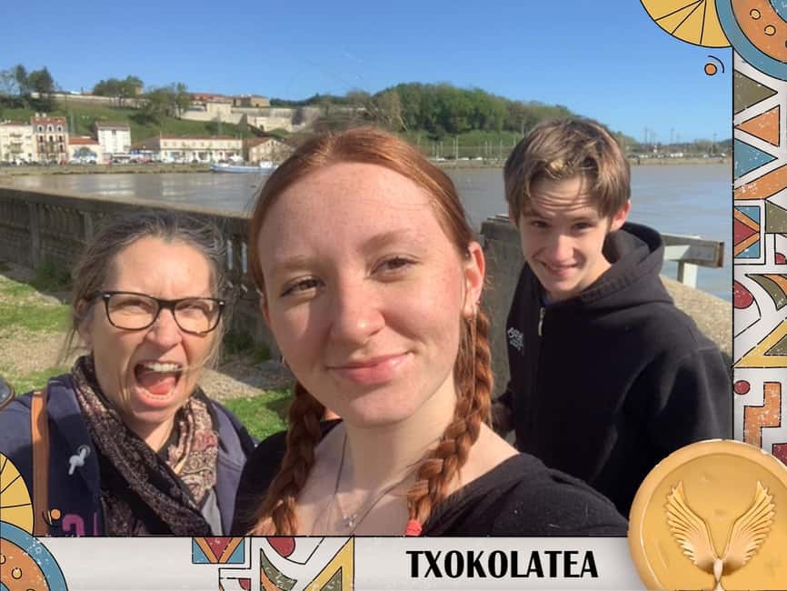 Bayonne: Outdoor Escape Game Discover Bayonne - Txokolatea - Following Mathilde La Fève through the chocolate story