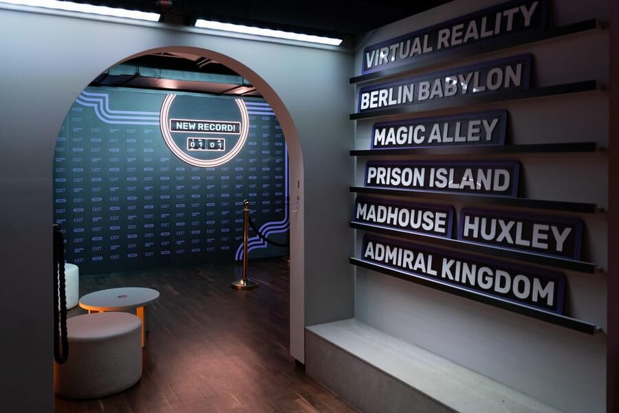 Berlin: EXIT Escape Room Games & Virtual Reality Adventures! - Why a private group changes the experience