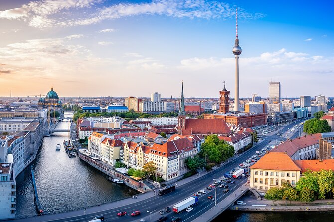 Berlin Highlights Self guided scavenger hunt and Walking Tour - A walk that rewards teamwork