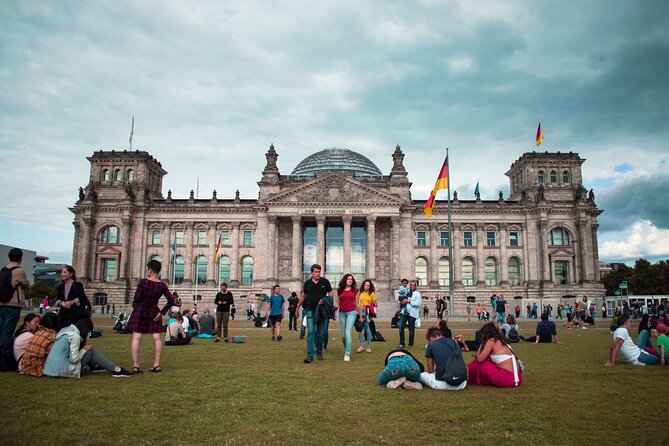 Berlin Highlights Self guided scavenger hunt and Walking Tour - Who will enjoy this most