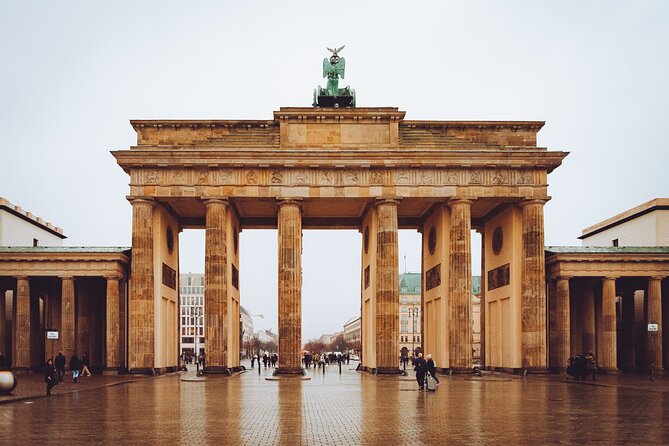 Berlin Scavenger Hunt and Highlights Self-Guided Tour - What the 10 or more stops are like