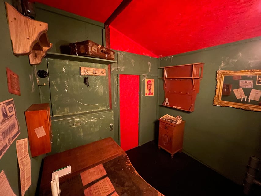 Berlin: “Shadow of the Rubber Duck” Escape Room Experience - The puzzles: tricky, but not presented as impossible