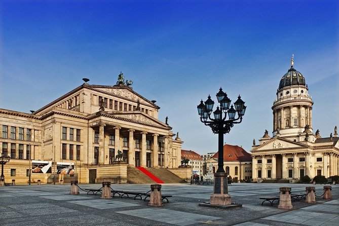 Berlin stories - an exciting scavenger hunt tour - Checkpoint Charlie and the Berlin Wall story