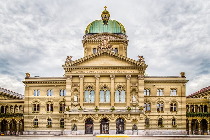 Bern Scavenger Hunt and Highlights Self Guided Audio Tour - Bern’s Old City and the Zytglogge