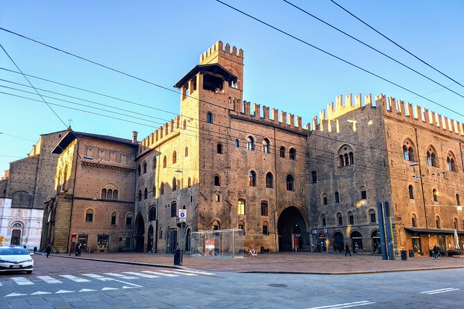 Bologna Murder Mystery: Self-Guided City Quest - The church with Niccolò dell’Arca’s sculpture