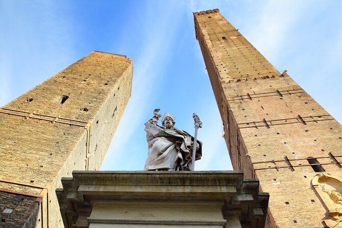 Bologna Scavenger Hunt and Highlights Self Guided Audio Tour - Stop 3: Le Due Torri and Torre degli Asinelli