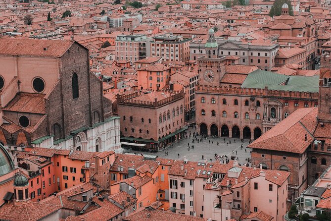 Bologna Scavenger Hunt and Highlights Self Guided Audio Tour - Stop 6: Basilica di San Domenico