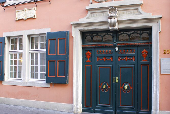 Bonn Scavenger Hunt and Sights Self-Guided Tour - Bonn sightseeing with a score to chase