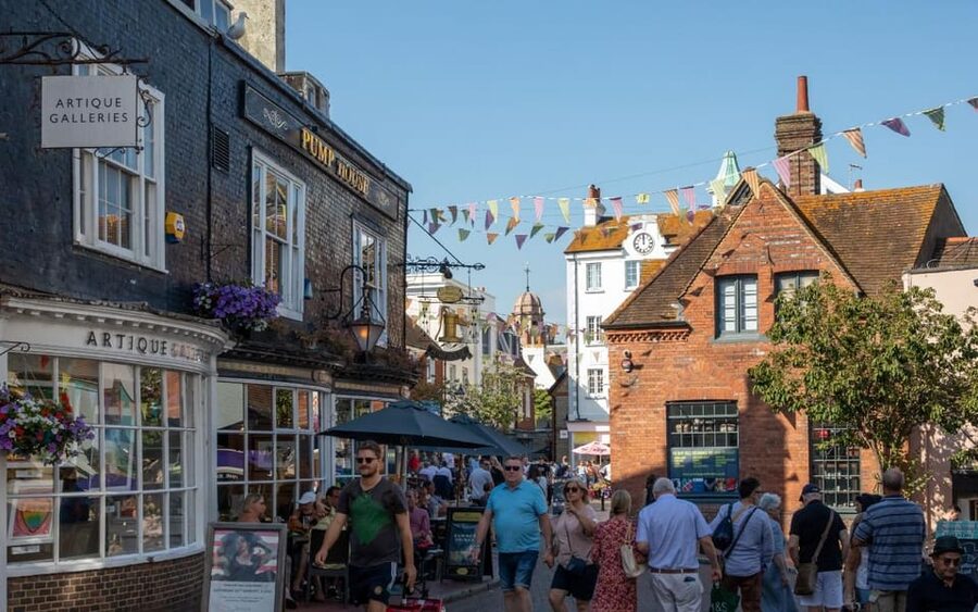 Brighton: City Walking Tour & Exploration Game - The best groups for this Brighton quest
