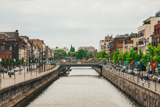 Brussels Highlights Self guided scavenger hunt and Walking Tour - Manneken Pis and Brussels’ playful side
