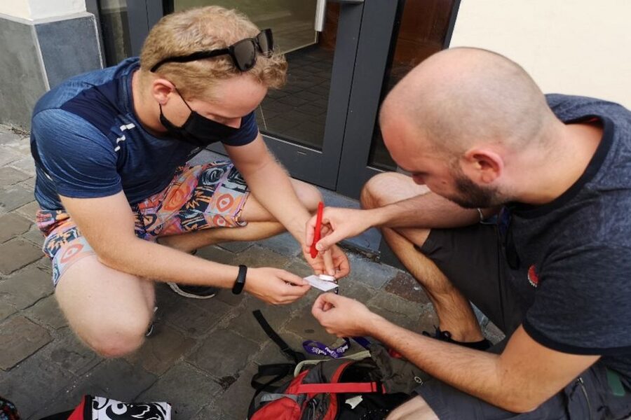 Brussels: Outdoor City Escape Game With Drinks - How the Backpack, App, and Riddles Work Together